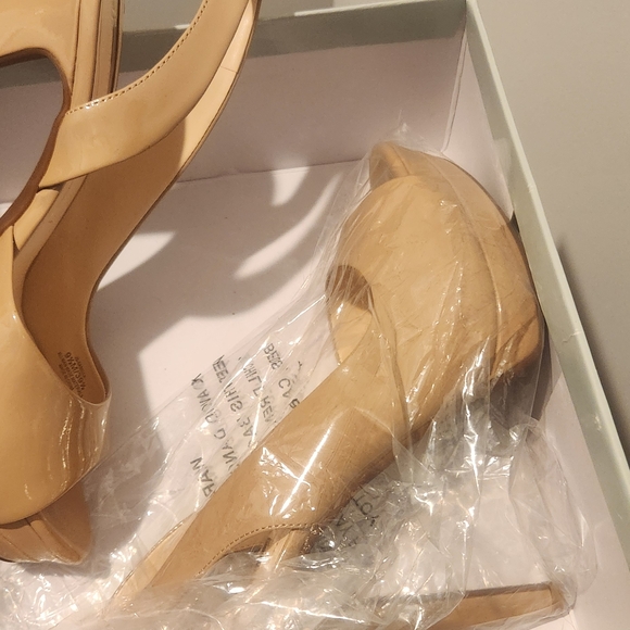Jessica Simpson Women's Tan Heels - Picture 2 of 3